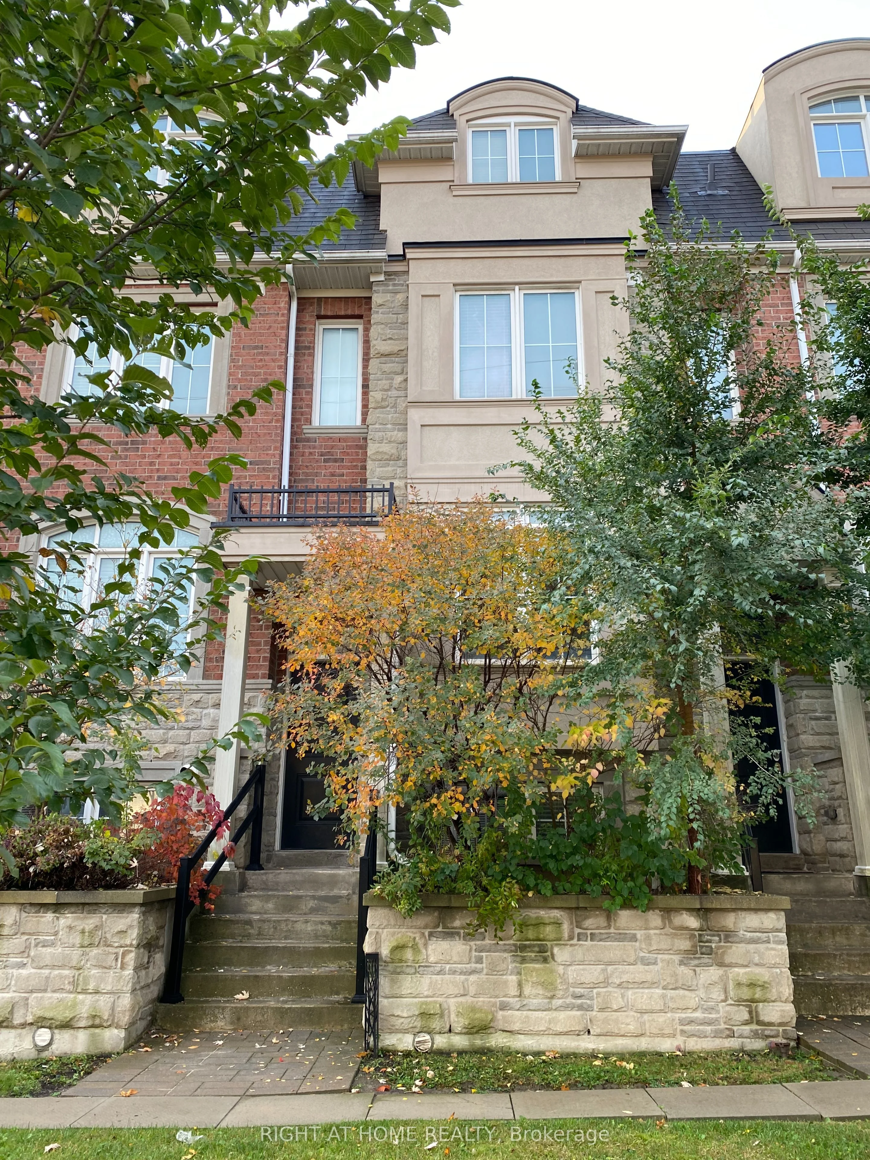 137b Finch Avenue E, Toronto C14, On M2n 0h7