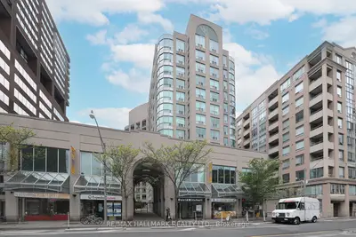 Condo Apartment in Toronto