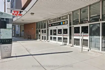50 Wellesley Street 909, Toronto C08, On M4y 1g2