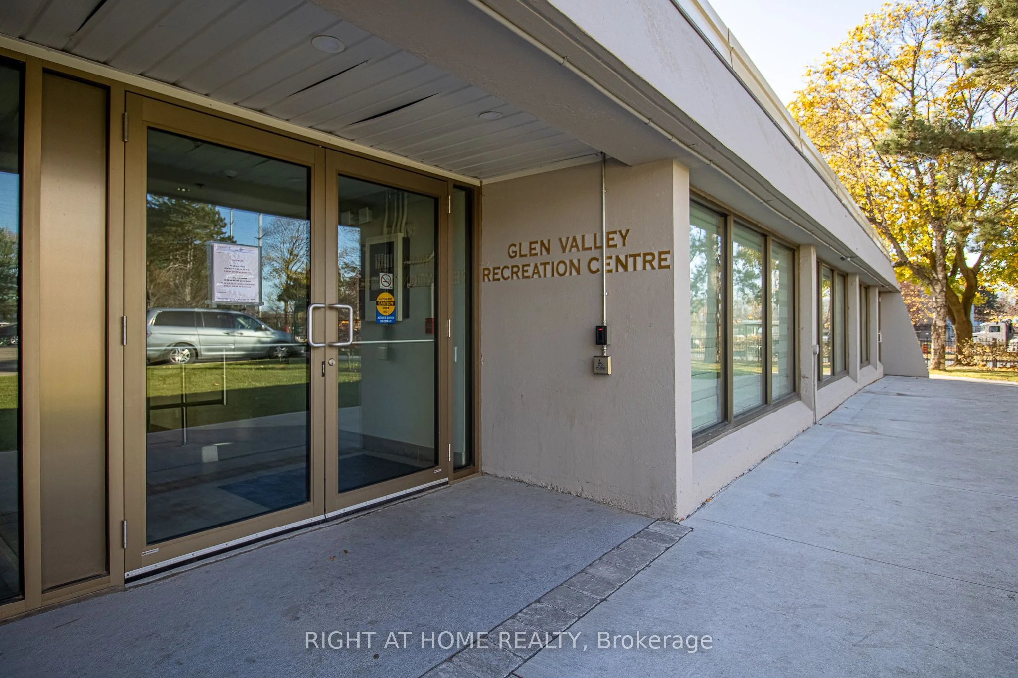715 Don Mills Road 1608, Toronto C11, ON M3C 1S5