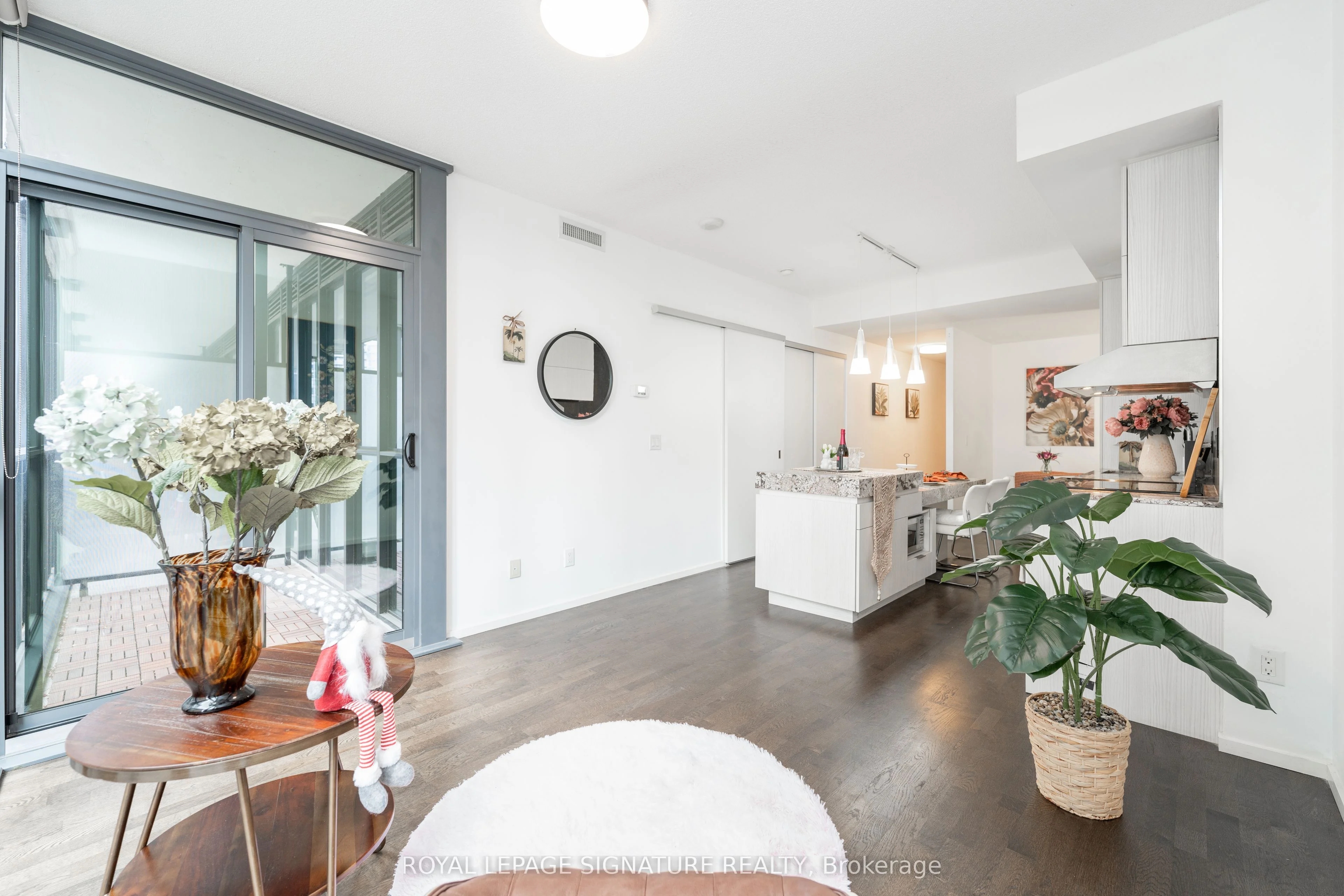 101 Charles Street E 617, Toronto C08, On M4y 1v2