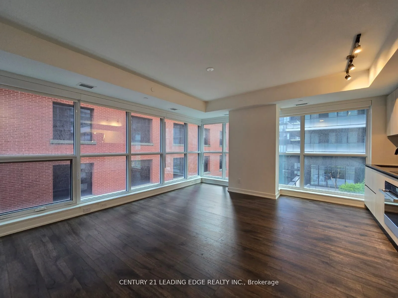 327 King Street W 803, Toronto C01, ON M5V 0W7