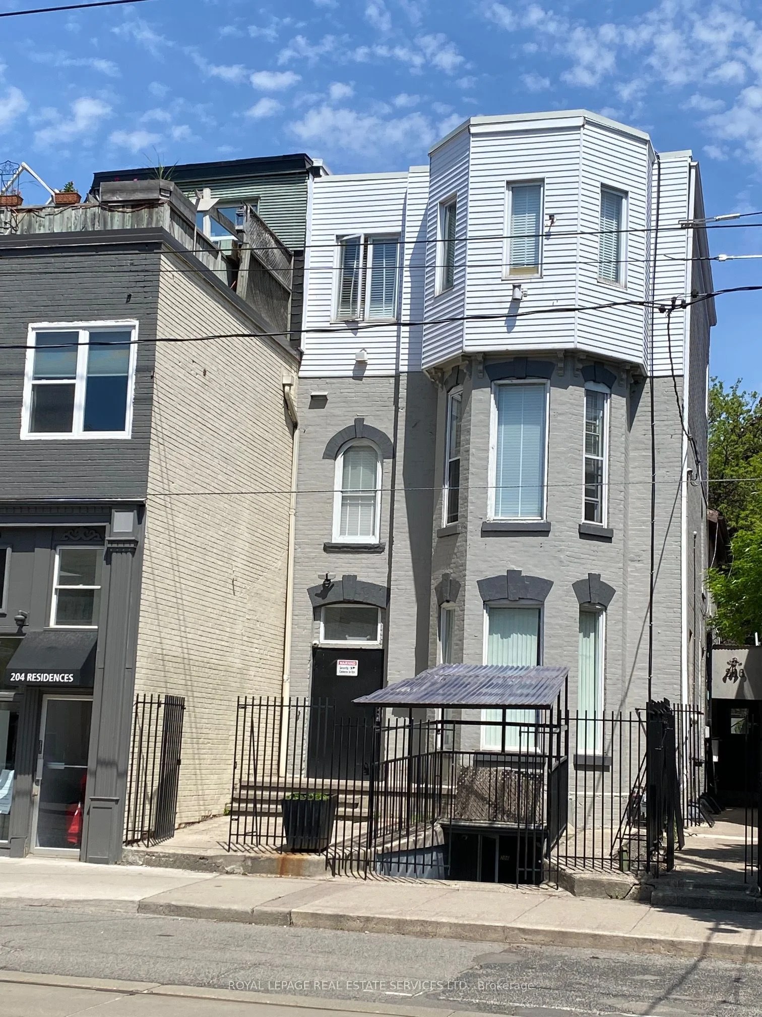 206 Carlton Street 204, Toronto C08, On M5a 2l1