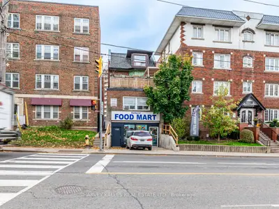 Triplex in Toronto