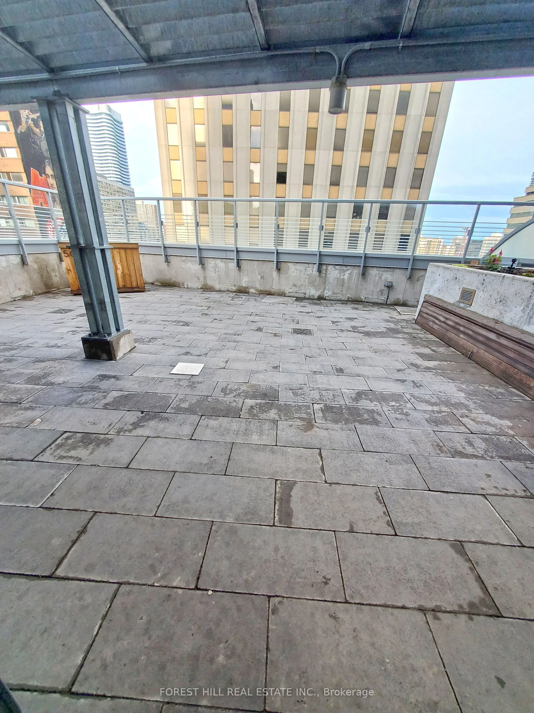 386 Yonge Street 502, Toronto C01, On M5b 0a4