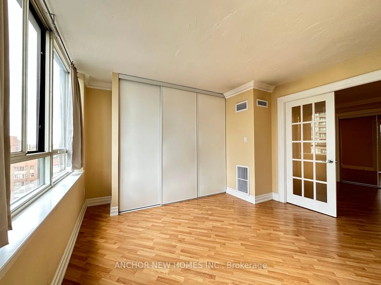 633 Bay Street 2122, Toronto C01, ON M5G 2G4