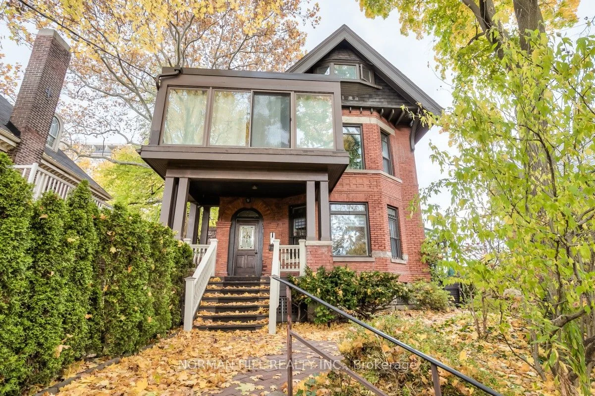 Triplex in Toronto