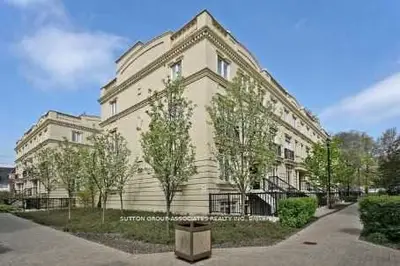 Condo Townhouse in Toronto