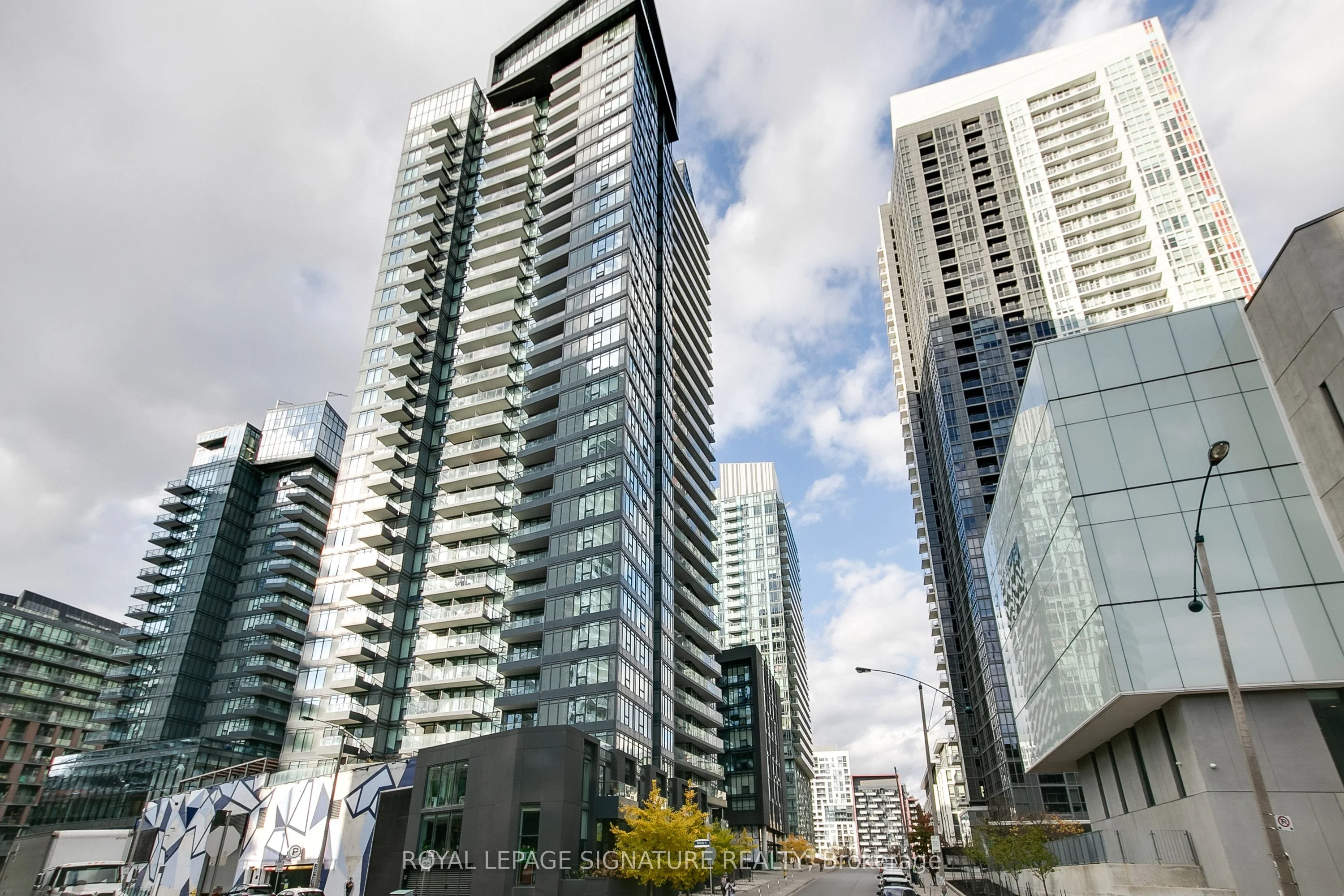 70 Queens Wharf Road 807, Toronto C01, On M5v 0j2