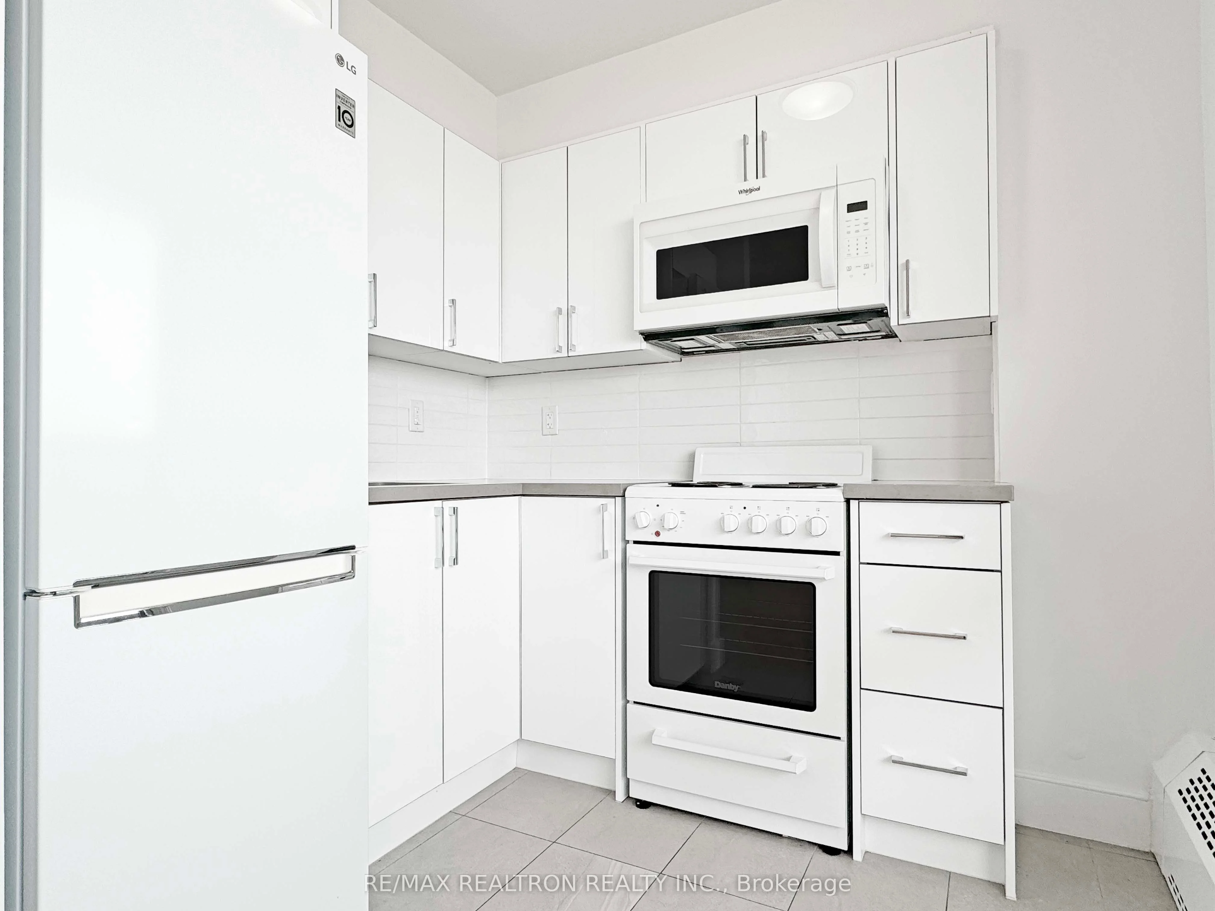 666 Spadina Avenue 2314, Toronto C01, ON M5S 2H8