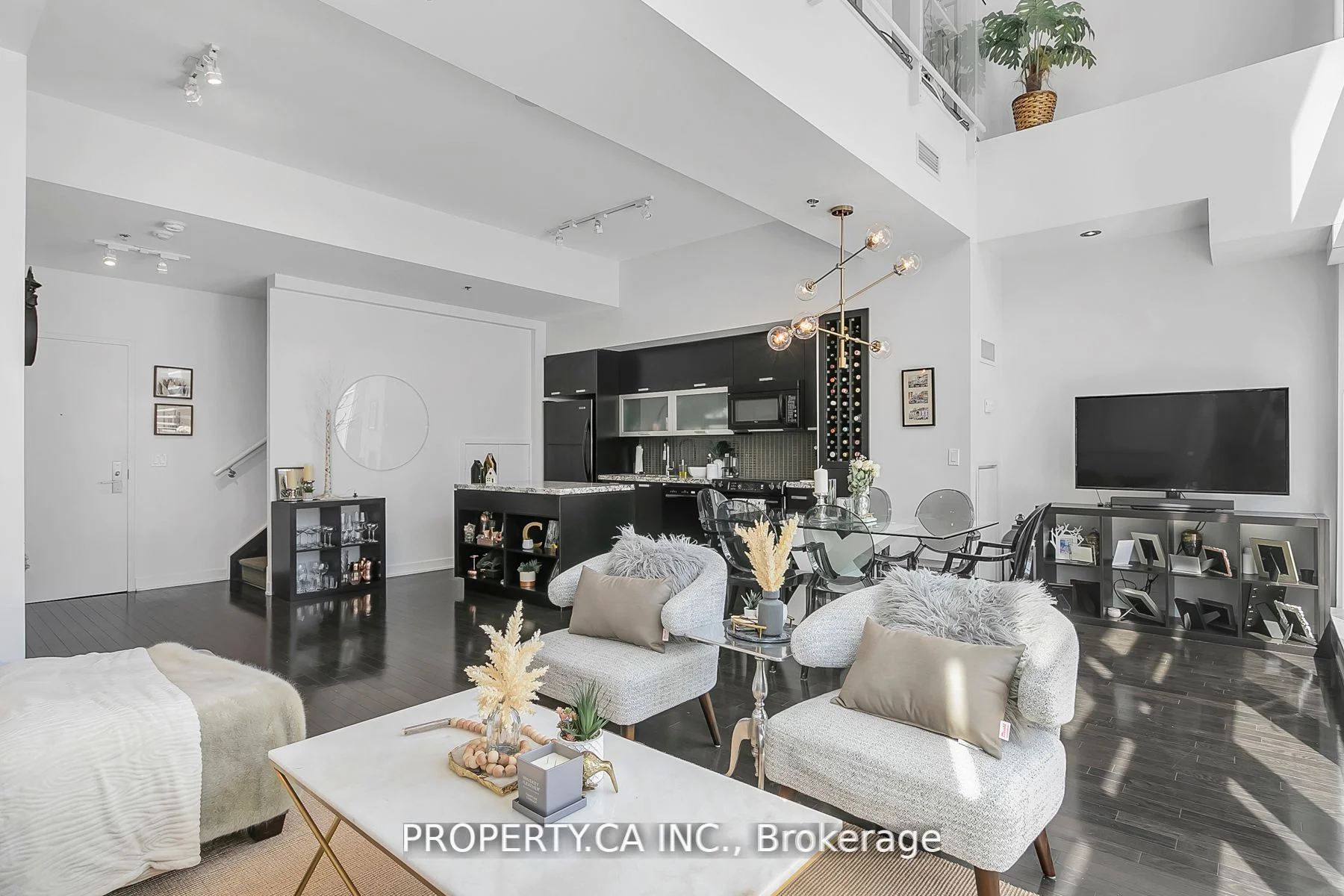 21 Nelson Street Uph19, Toronto C01, On M5v 3h9