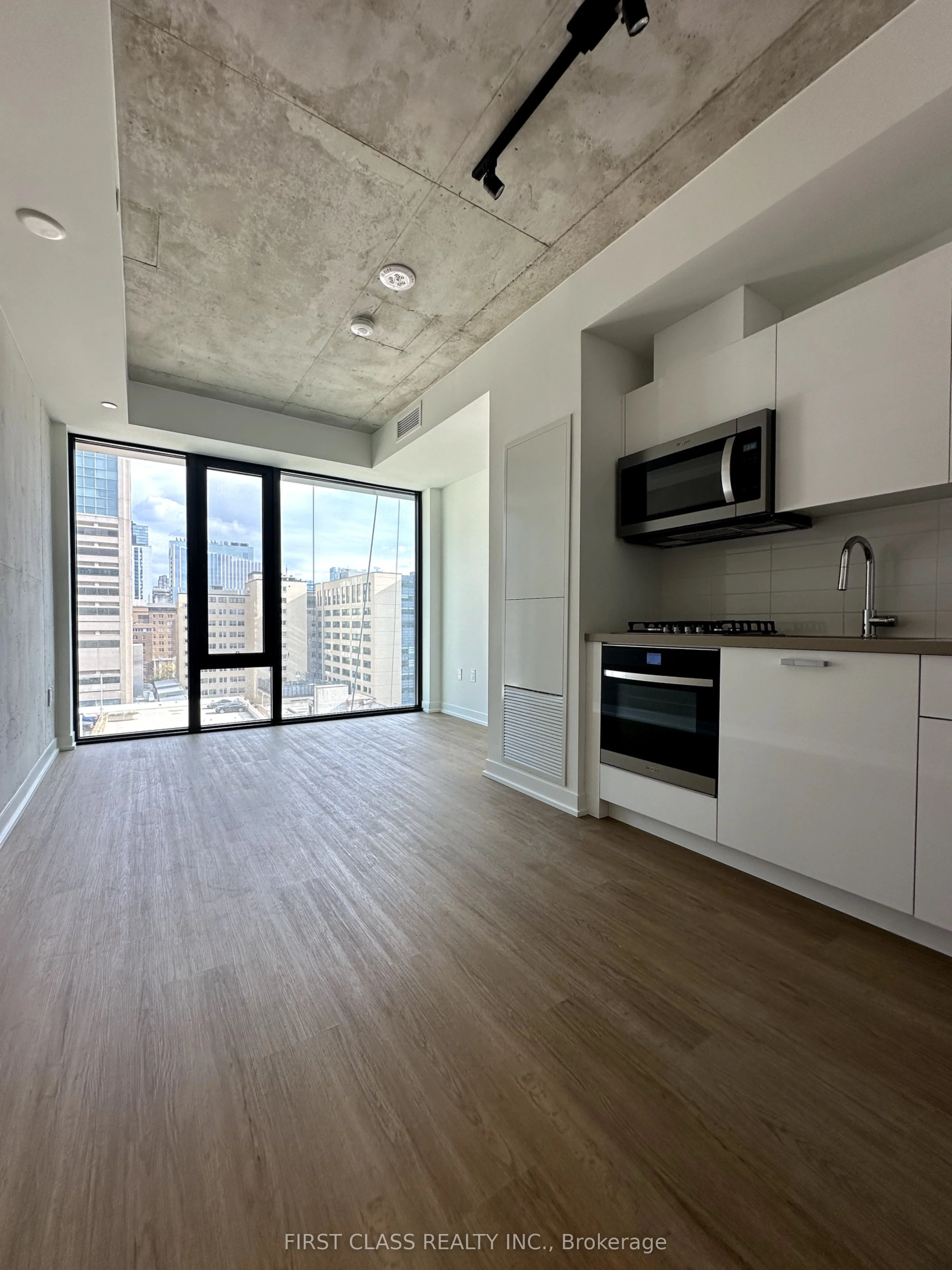 195 Mccaul Street 1009, Toronto C01, On M5t 1w6