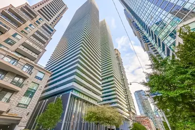 42 Charles Street E 4208, Toronto C08, On M4y 0b7