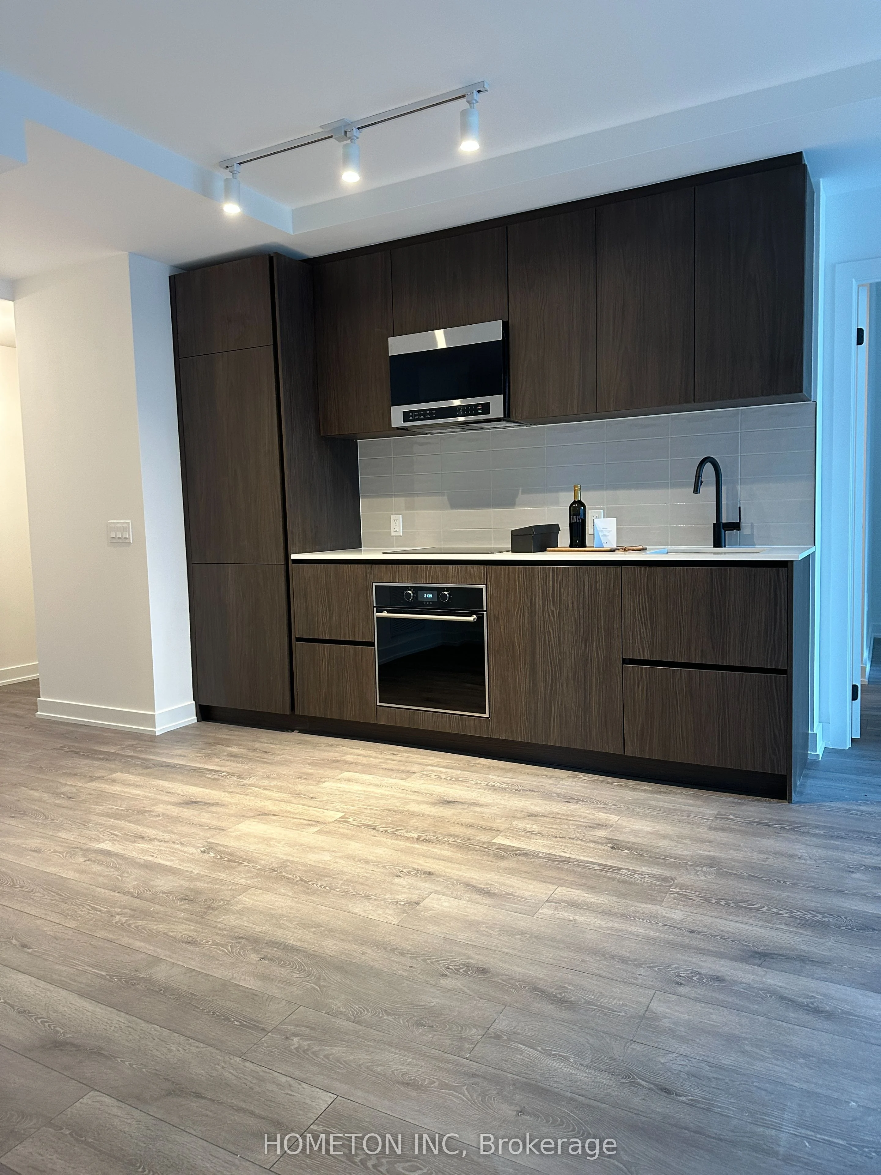 127 Broadway Avenue 805S, Toronto C10, ON M4P 1V4