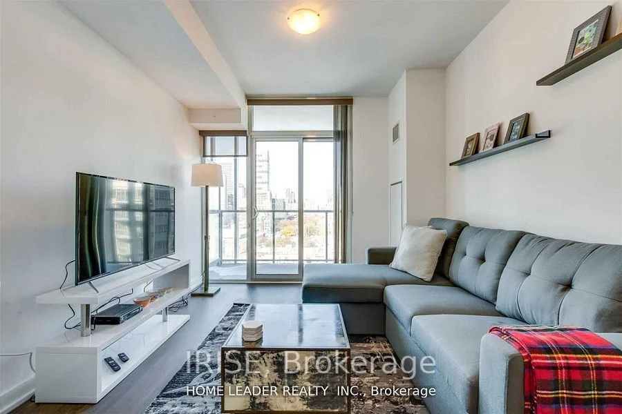 105 George Street 703, Toronto C08, On M5a 0l4