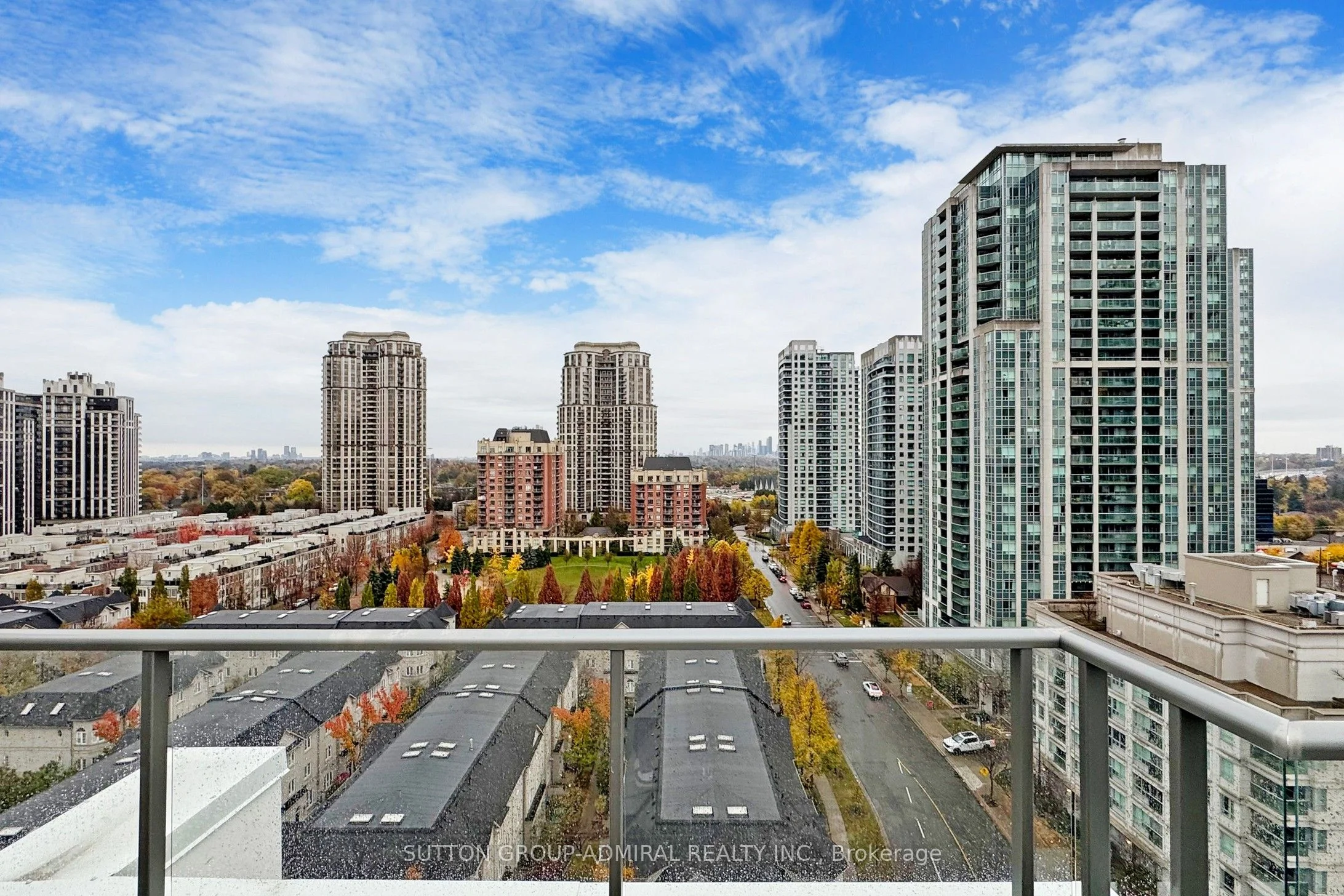 28 Avondale Avenue 301, Toronto C14, ON M2N 0K2