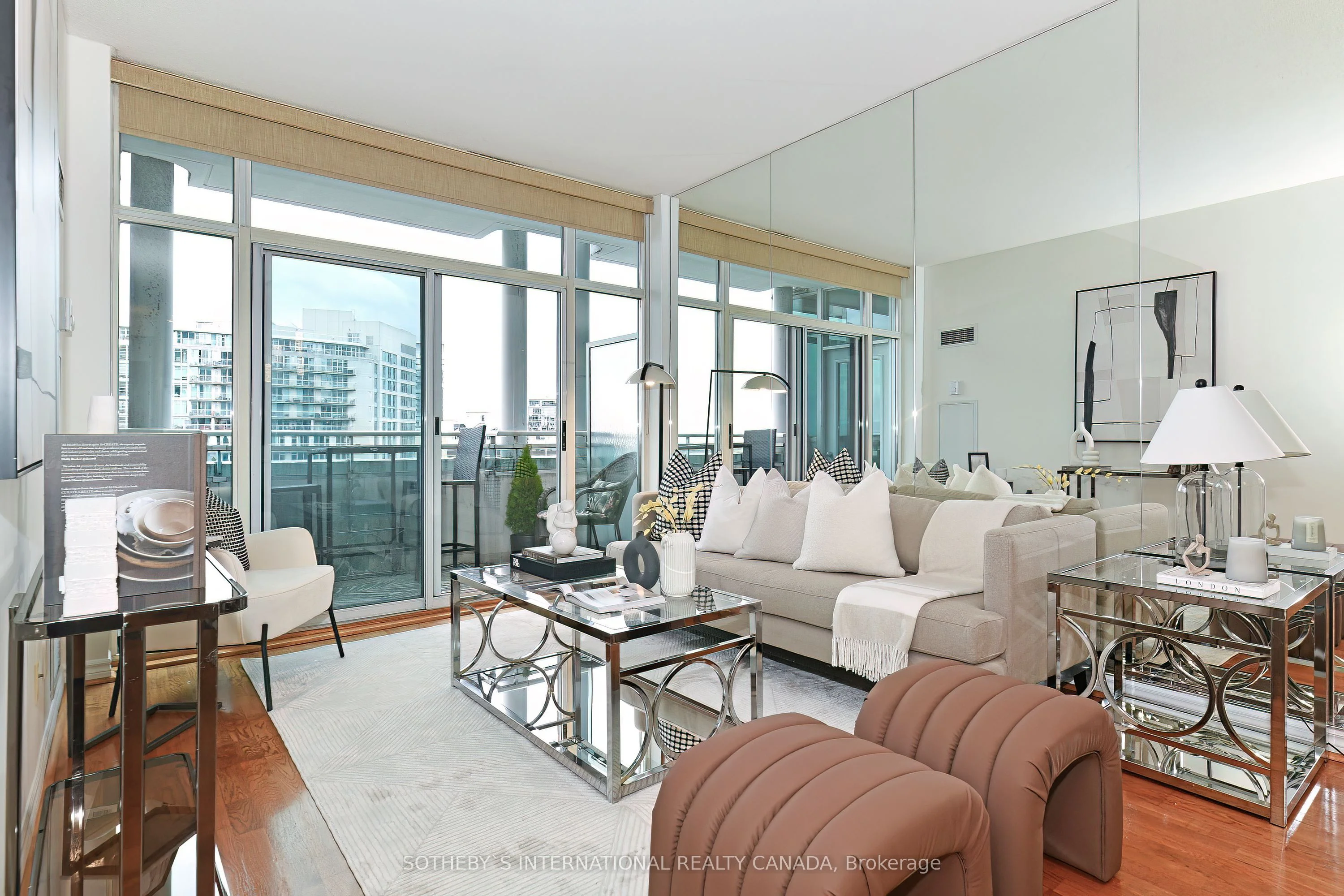 Condo Apartment in Toronto