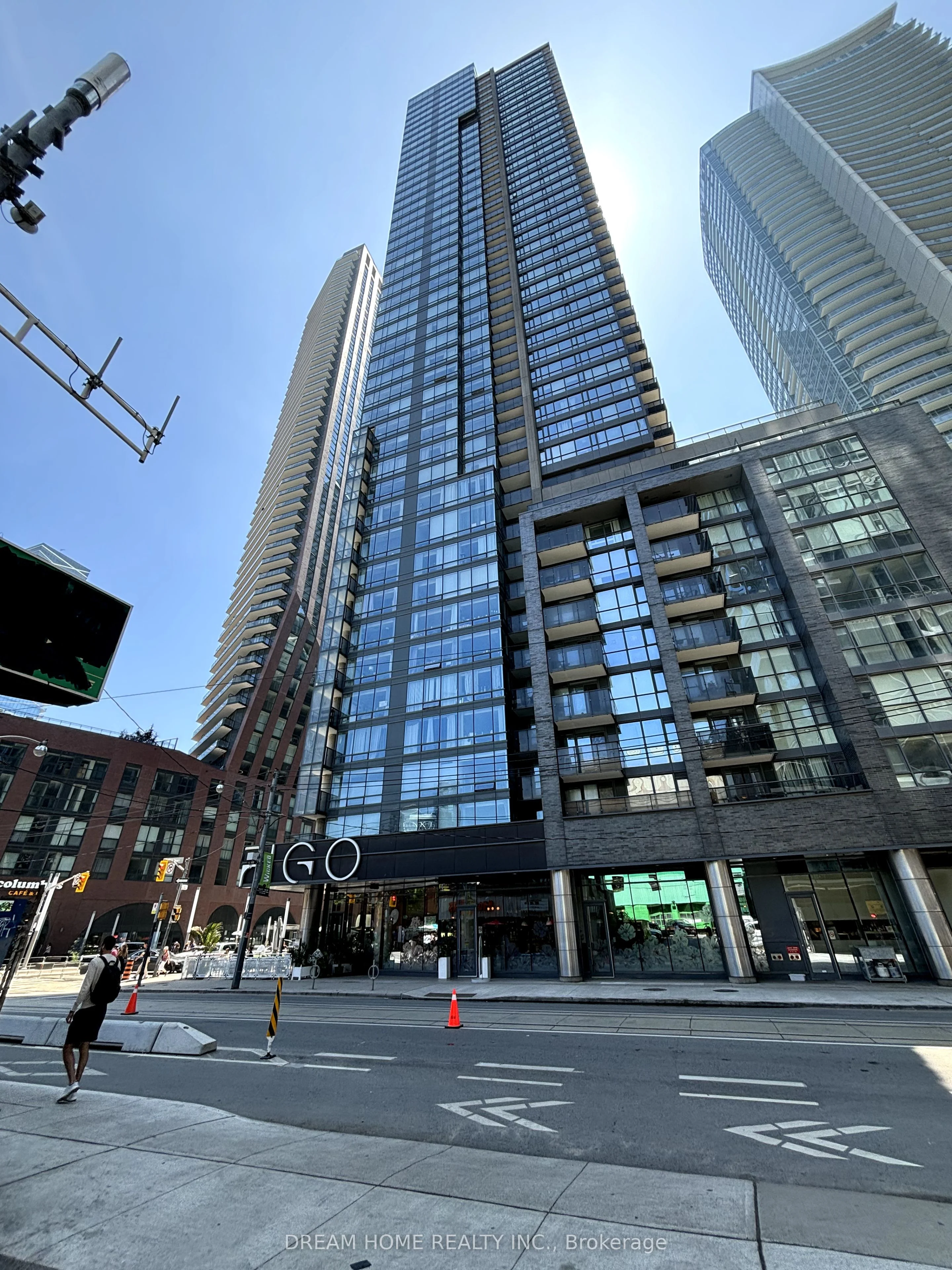 295 Adelaide Street W 614, Toronto C01, On M5v 0l4