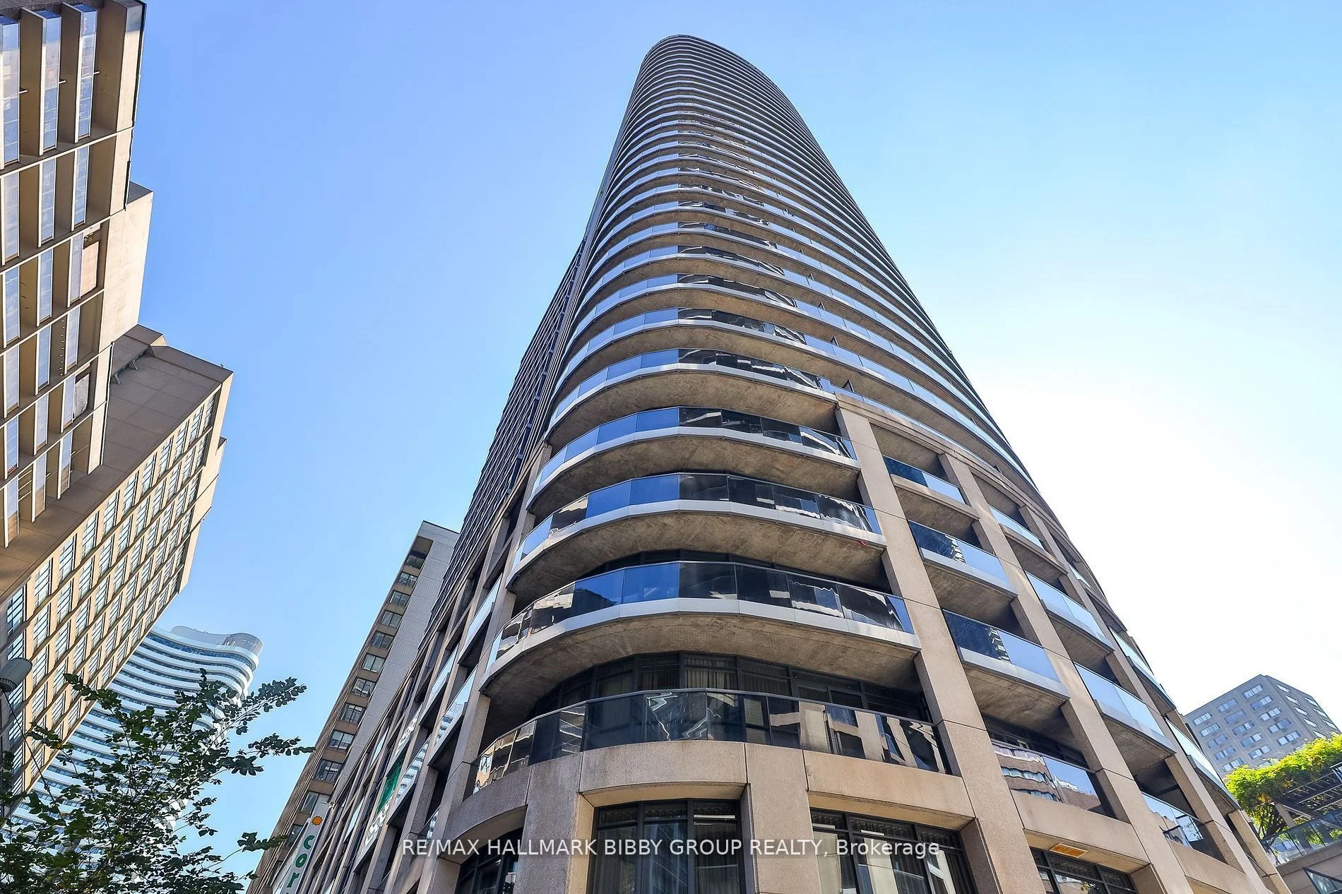 25 Carlton Street 327, Toronto C08, On M5b 1l4