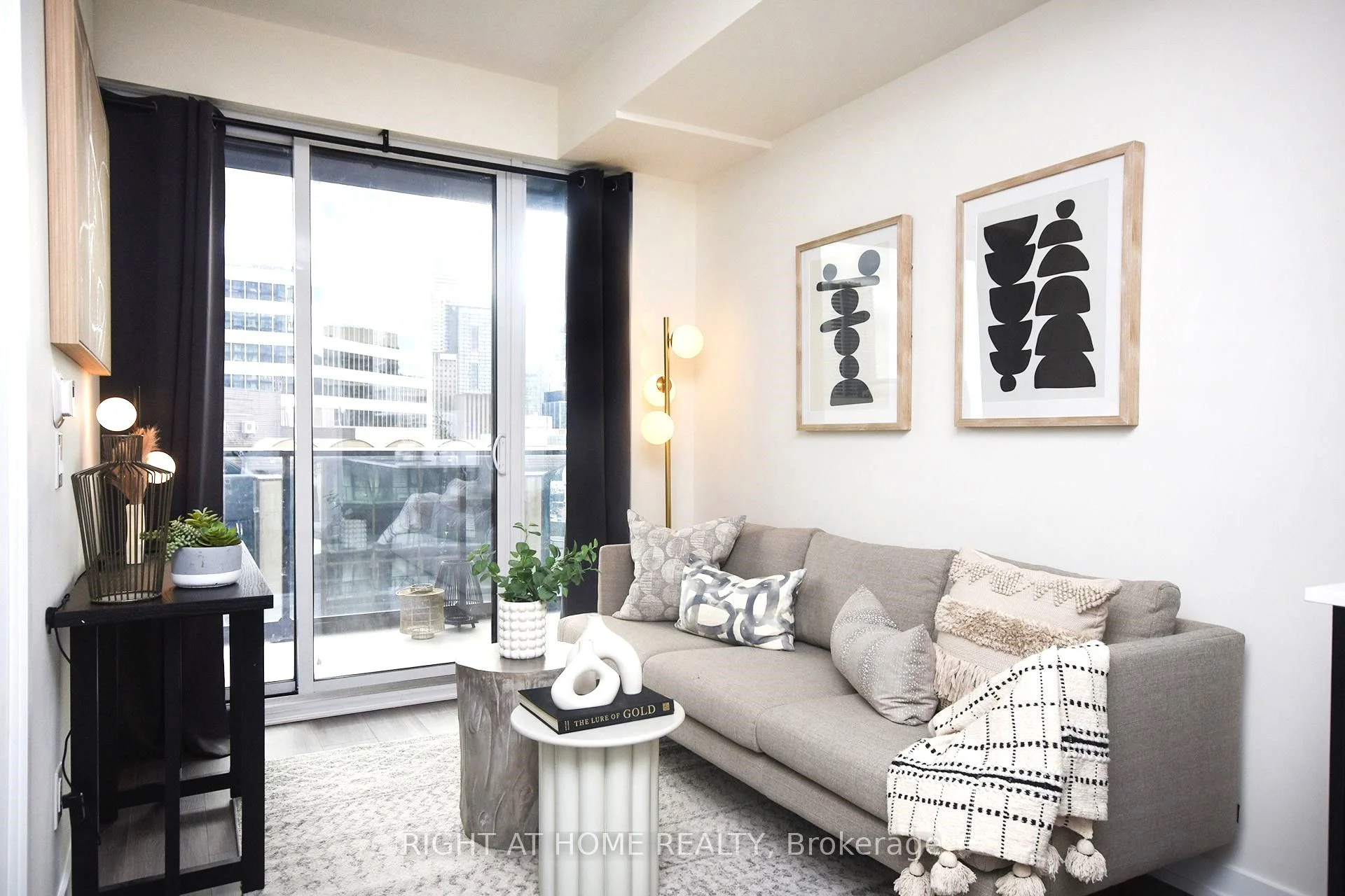 20 Edward Street 1604, Toronto C01, ON M5G 0C5