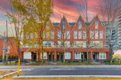 Condo Townhouse in Toronto