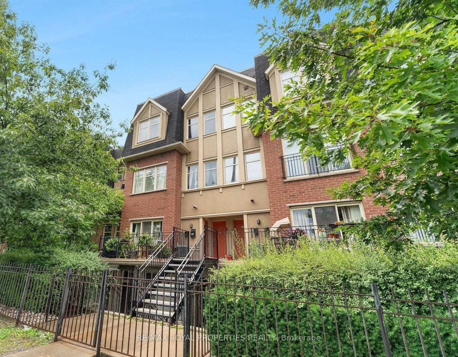 Condo Townhouse in Toronto