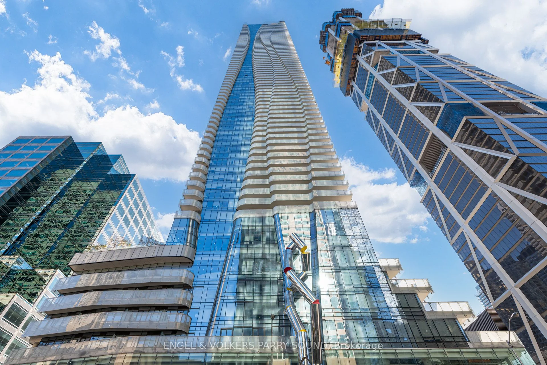 1 Bloor Street E 3701, Toronto C08, On M4w 0a8