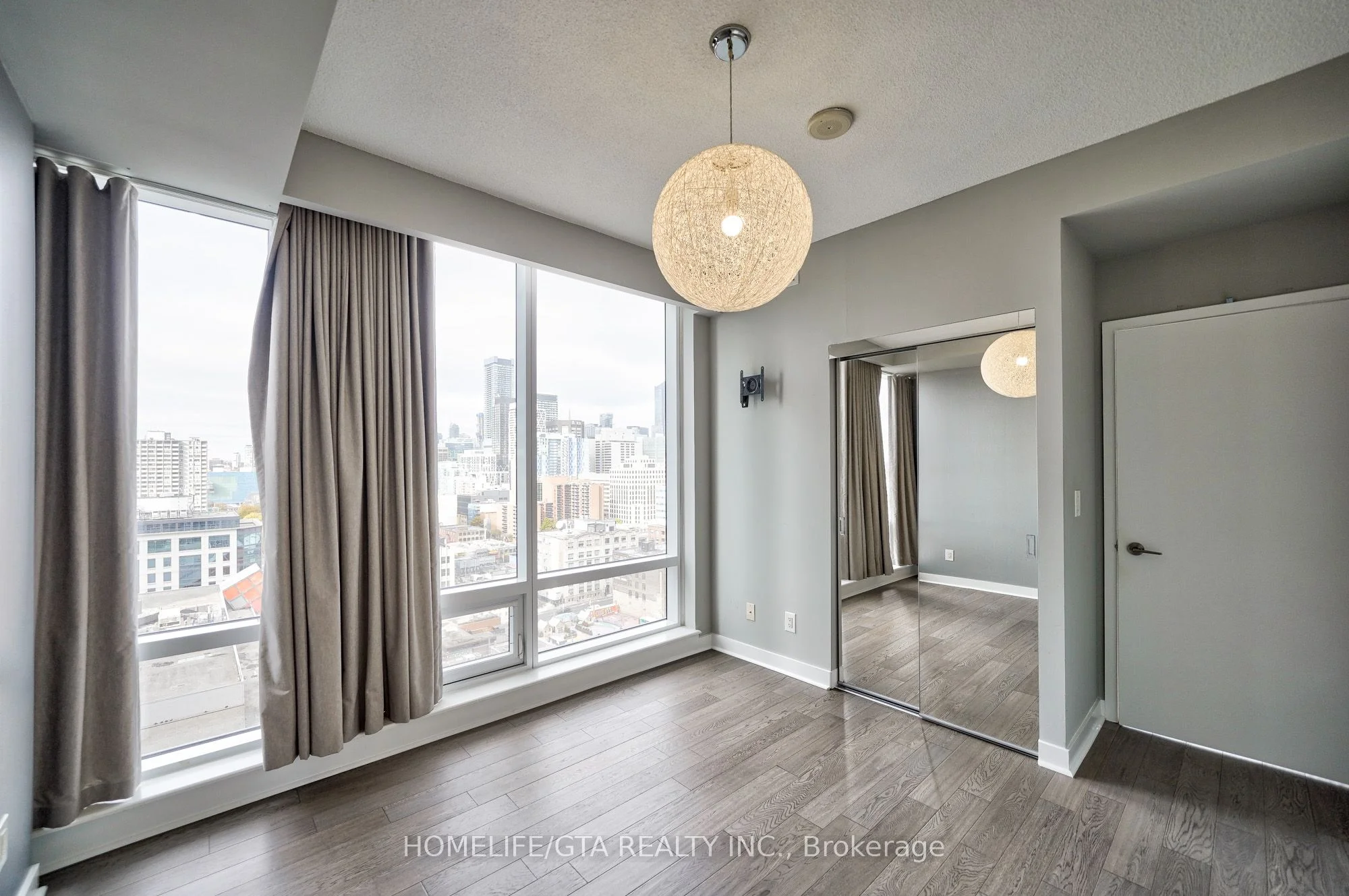295 Adelaide Street W 1904, Toronto C01, ON M5V 0L4