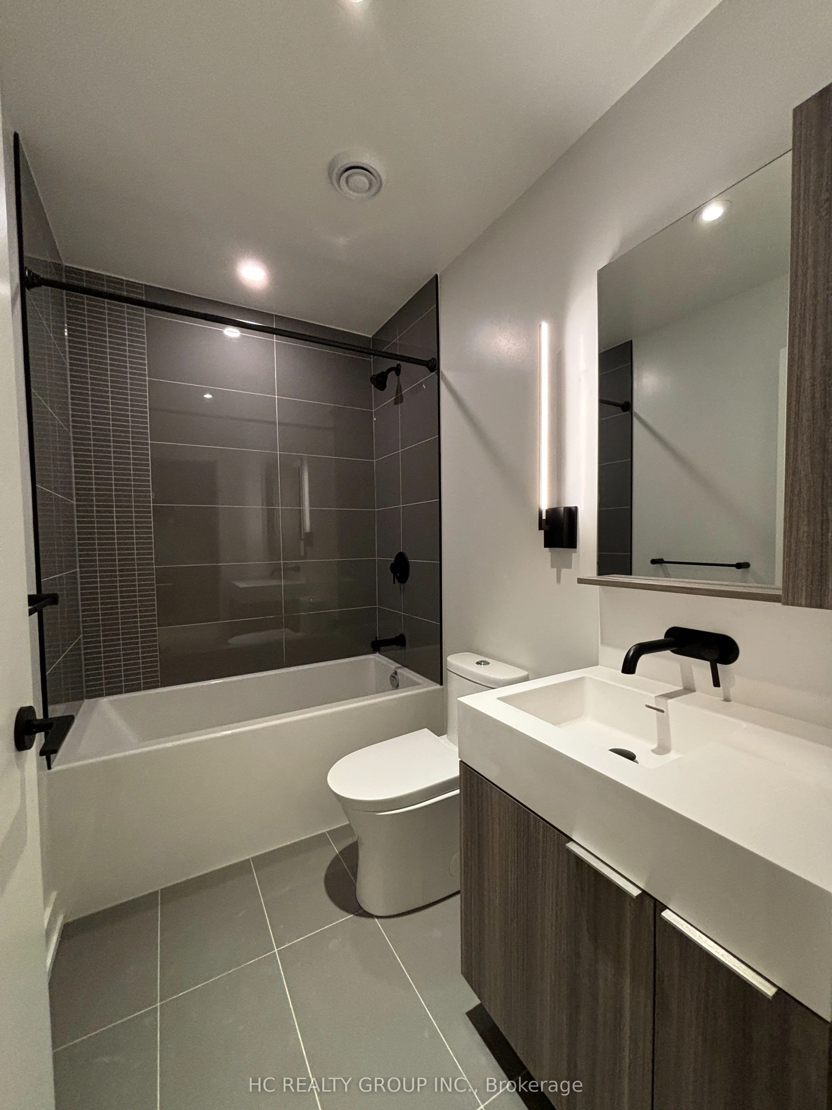 127 Broadway Avenue 1004, Toronto C10, ON M4P 1V4