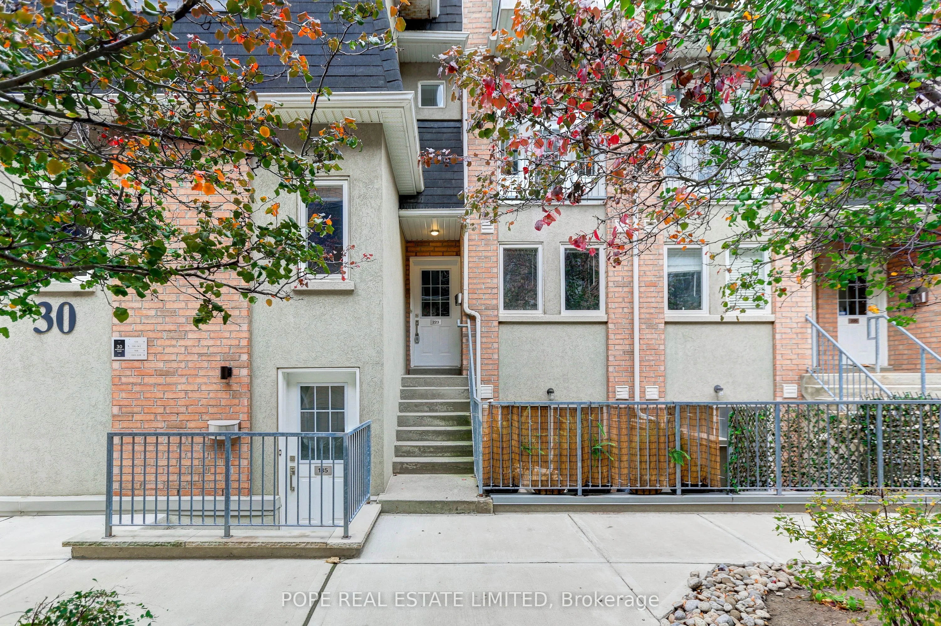 Condo Townhouse in Toronto