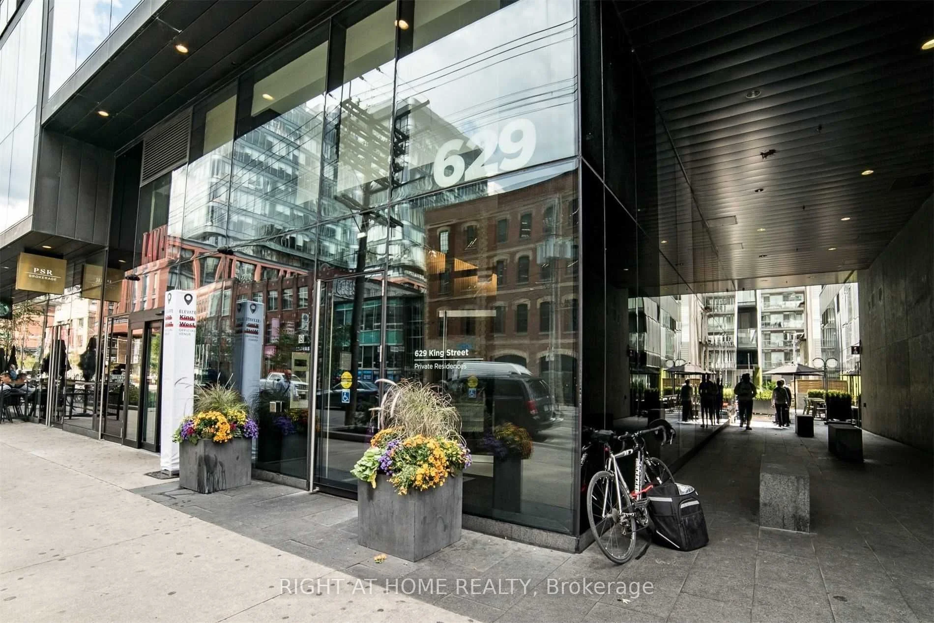 629 King Street W 729, Toronto C01, On M5v 0g9