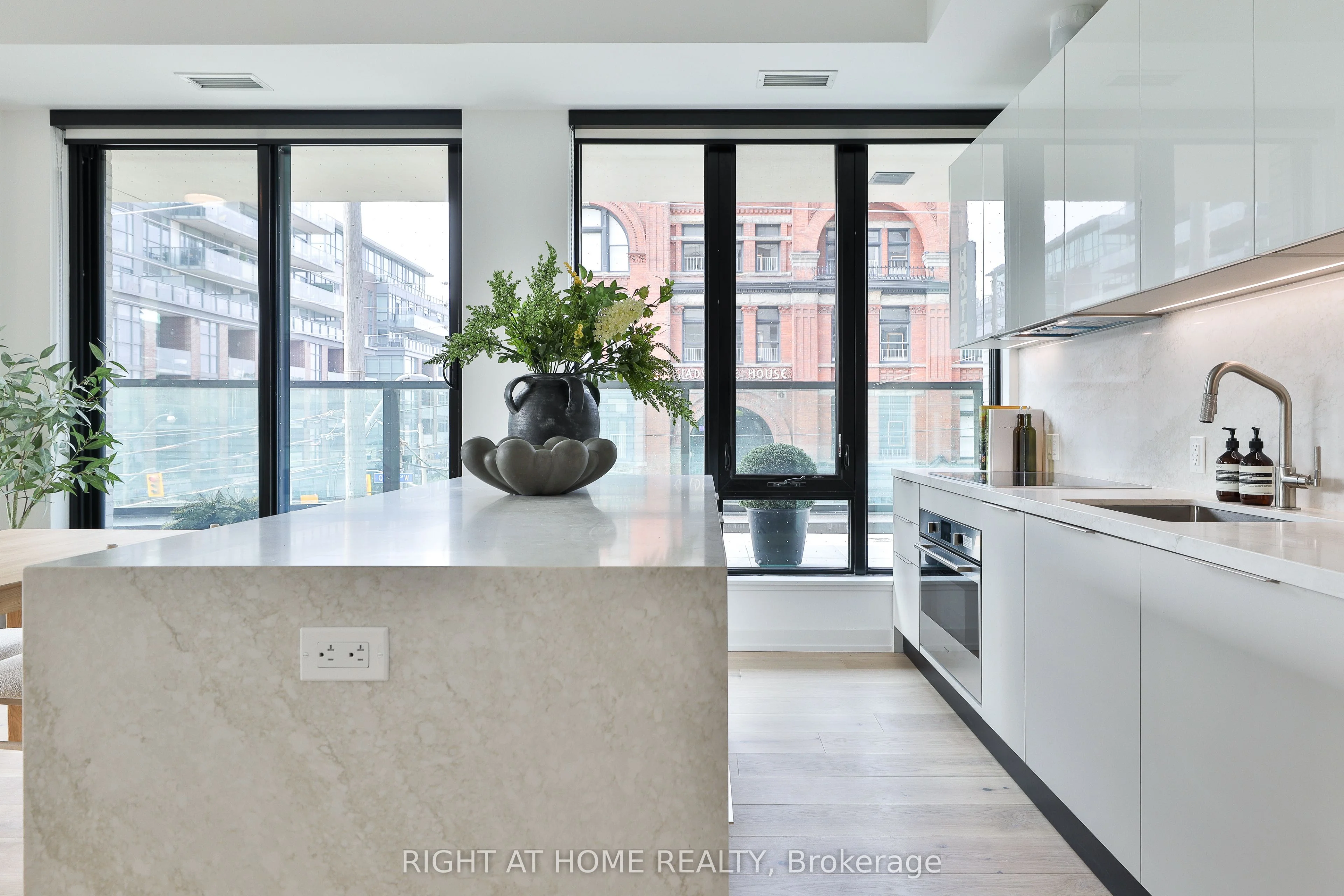 Condo Apartment in Toronto