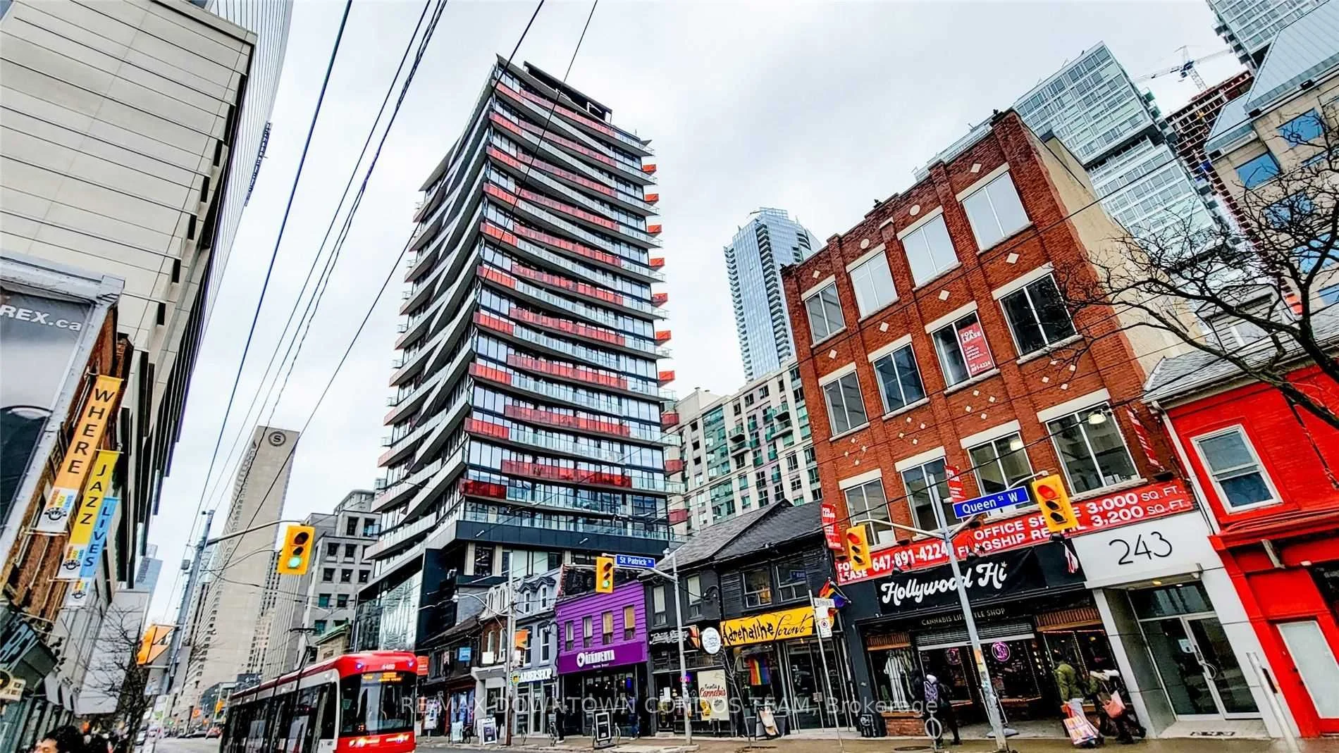 215 Queen Street W 1316, Toronto C01, ON M5V 0P3