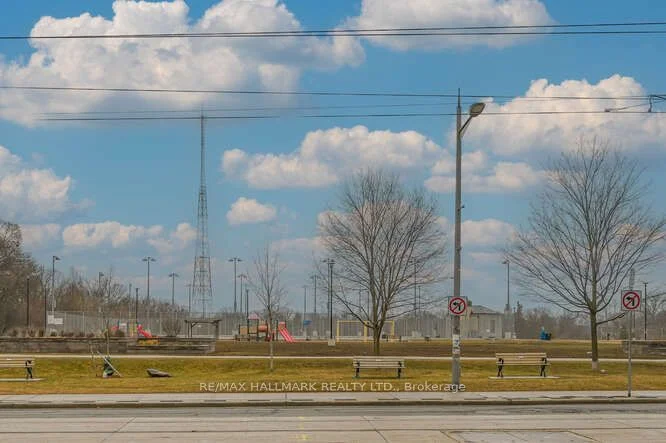 6 Parkwood Avenue 611, Toronto C02, ON M4V 0A3