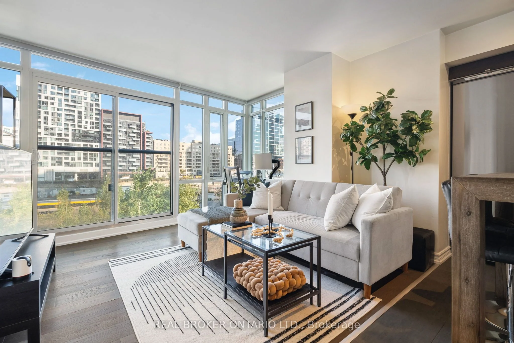 Condo Apartment in Toronto