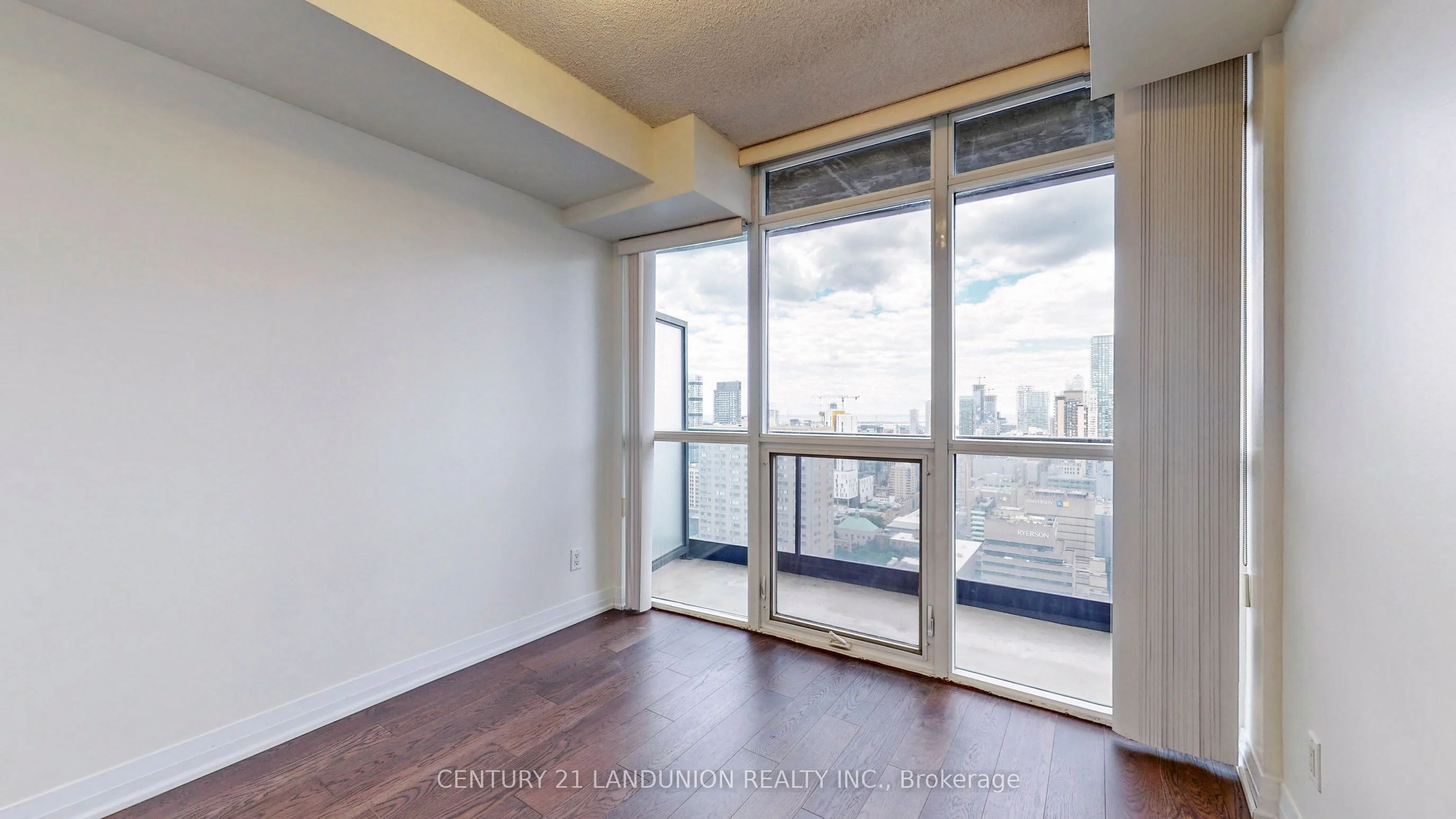 21 Carlton Street 3409, Toronto C08, ON M5B 1L3