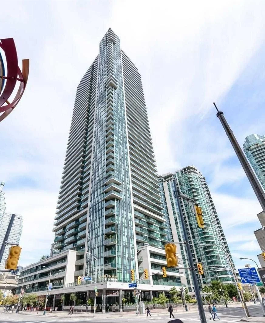 33 Bay Street 1203, Toronto C01, On M5j 2z3