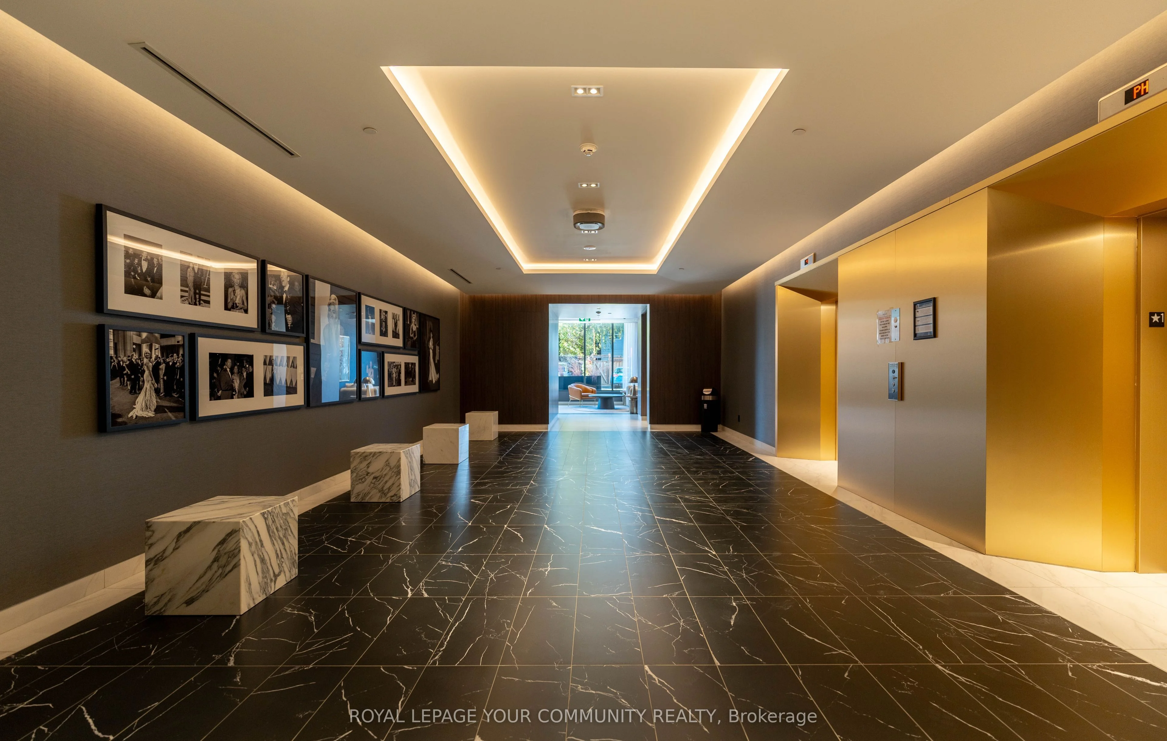 500 Dupont Street 704, Toronto C02, ON M6G 1Y7