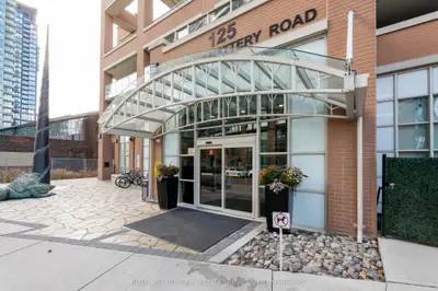 Condo Apartment in Toronto