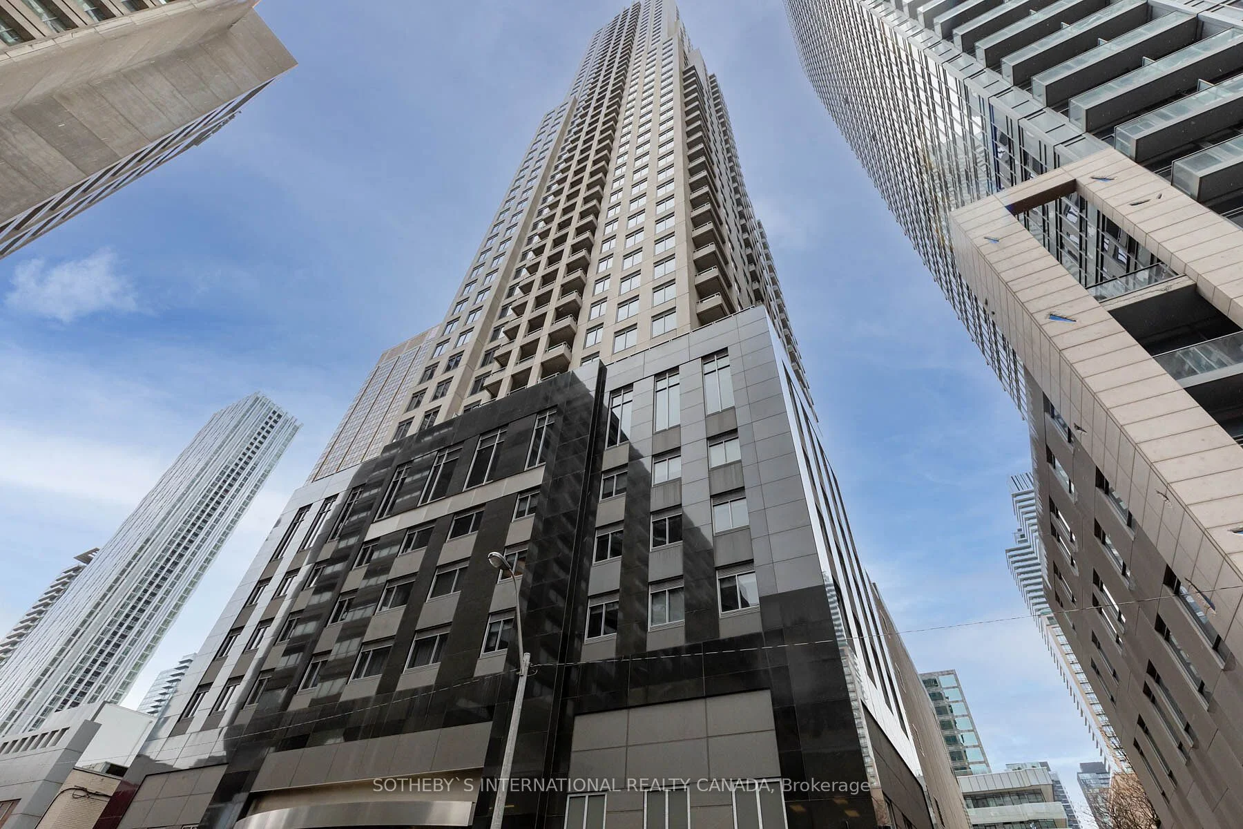 35 Balmuto Street 3303, Toronto C01, On M4y 0a3