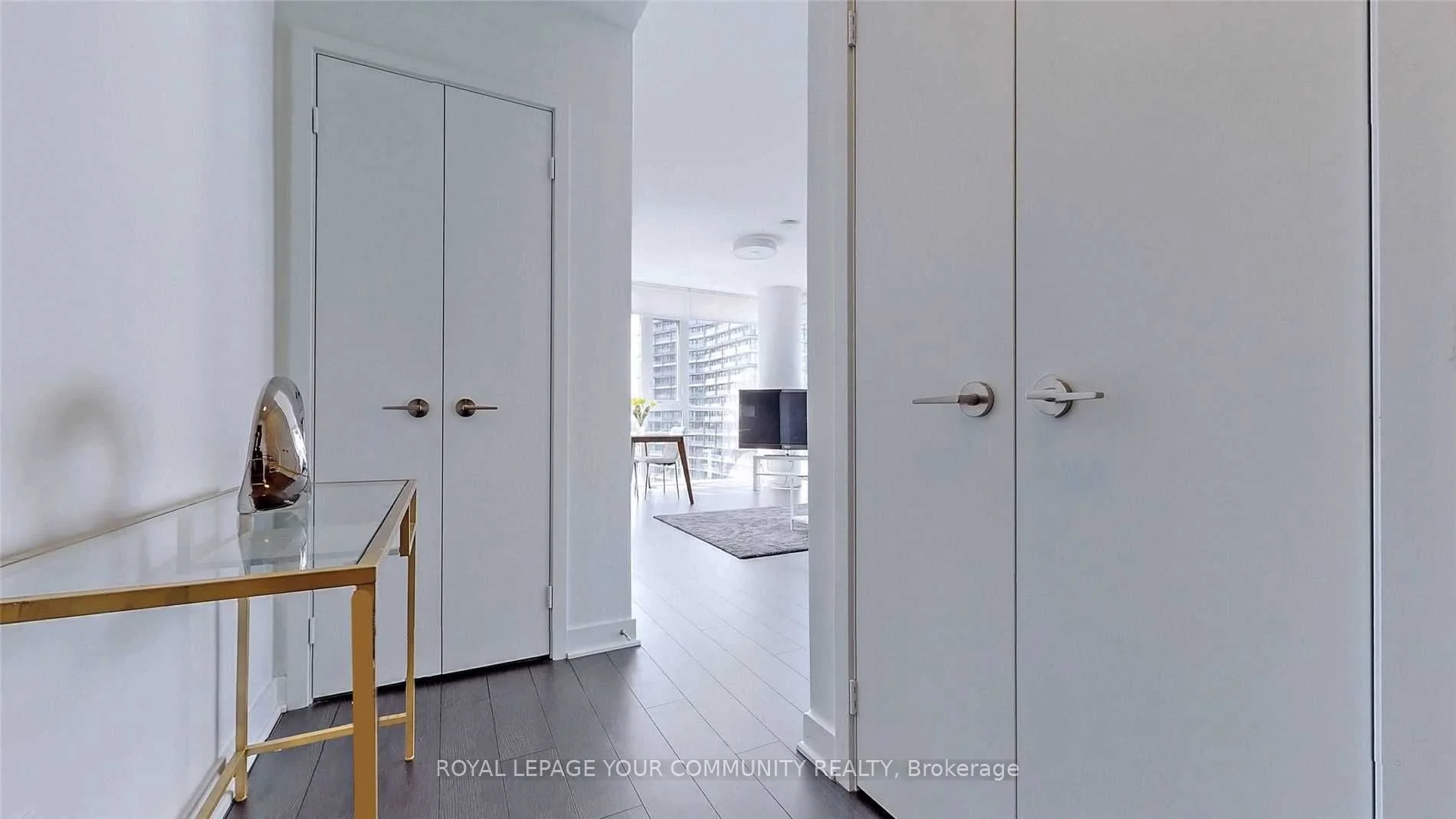 290 Adelaide Street W 2204, Toronto C01, ON M5V 0P3