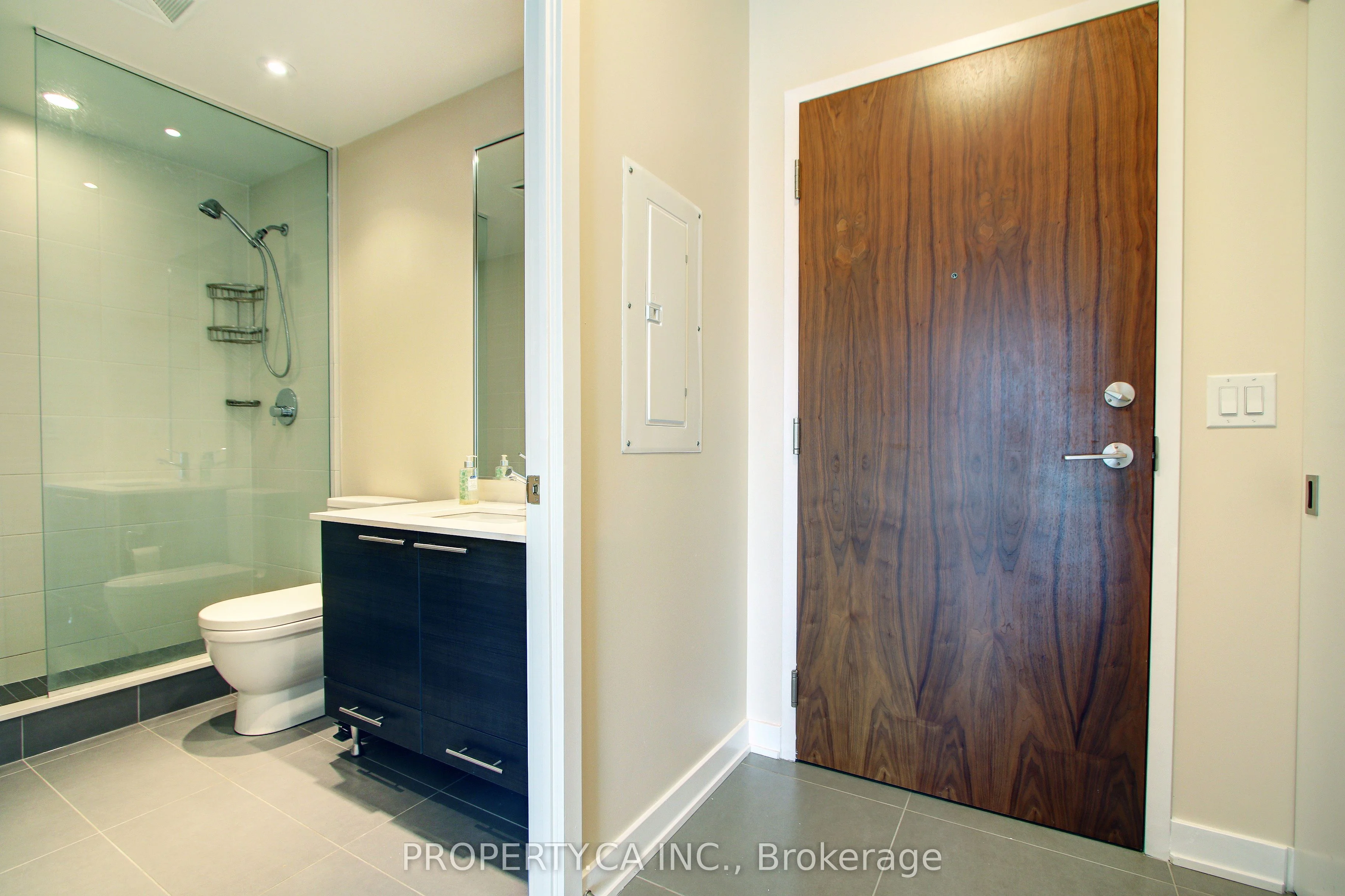 1 Market Street 1701, Toronto C01, ON M5E 0A2
