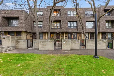 Condo Townhouse in Toronto