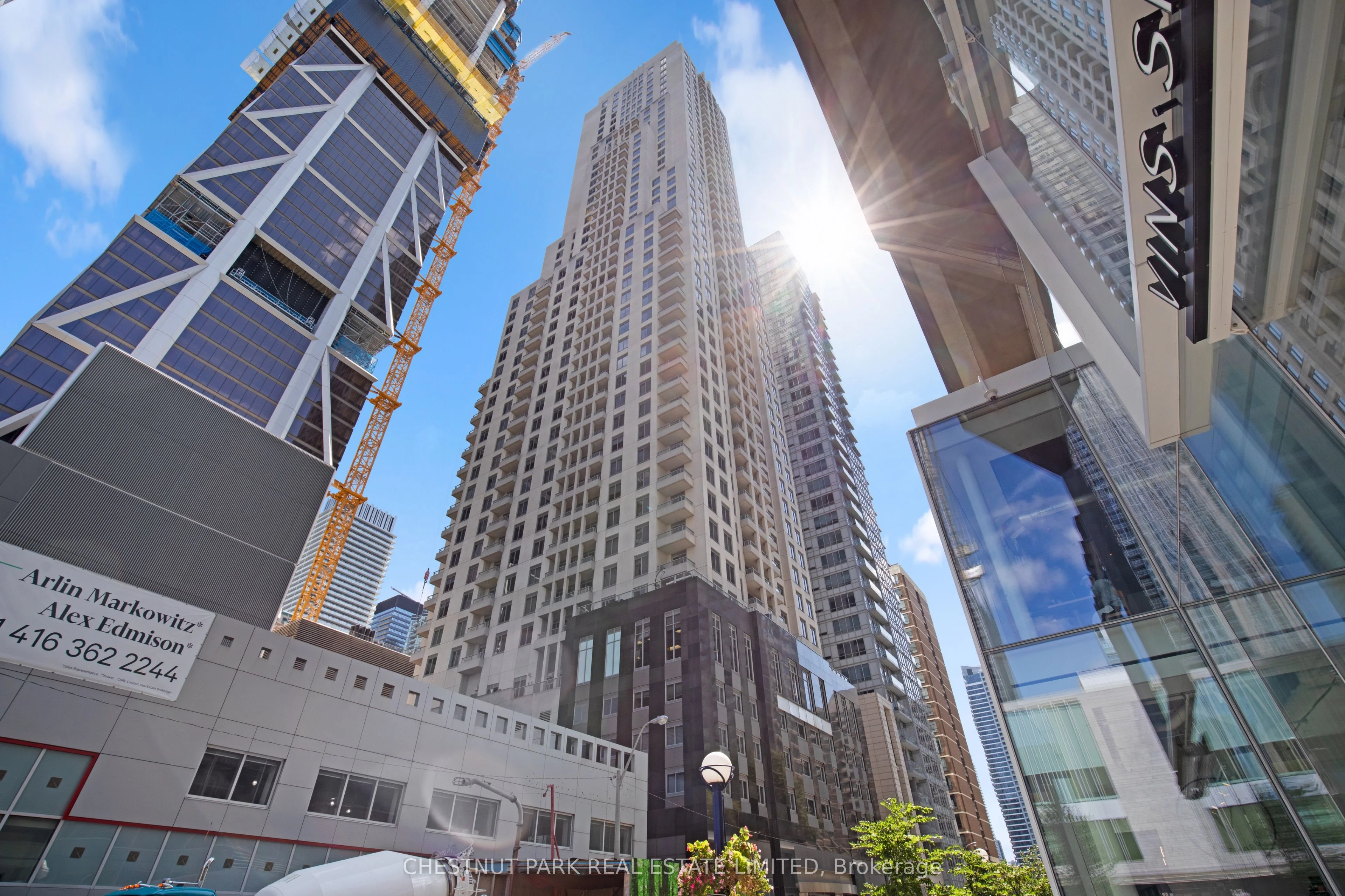 35 Balmuto Street 1910, Toronto C01, On M4y 0a3