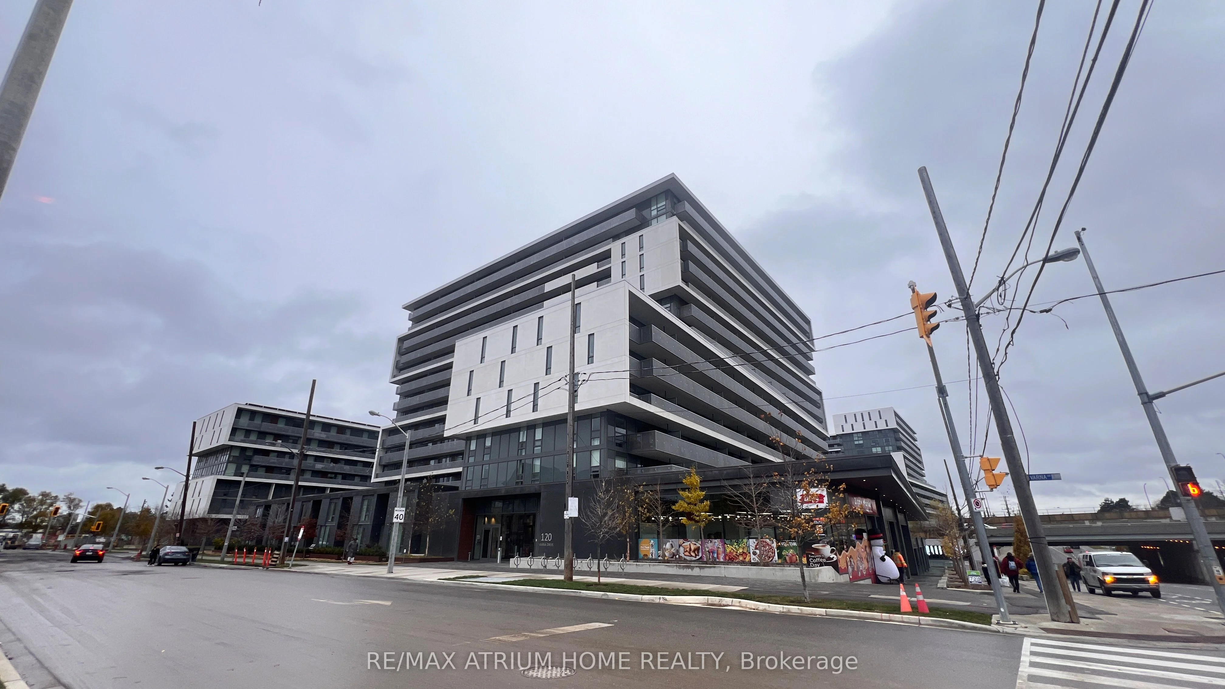120 Varna Drive 1515, Toronto C04, On M6a 0b3