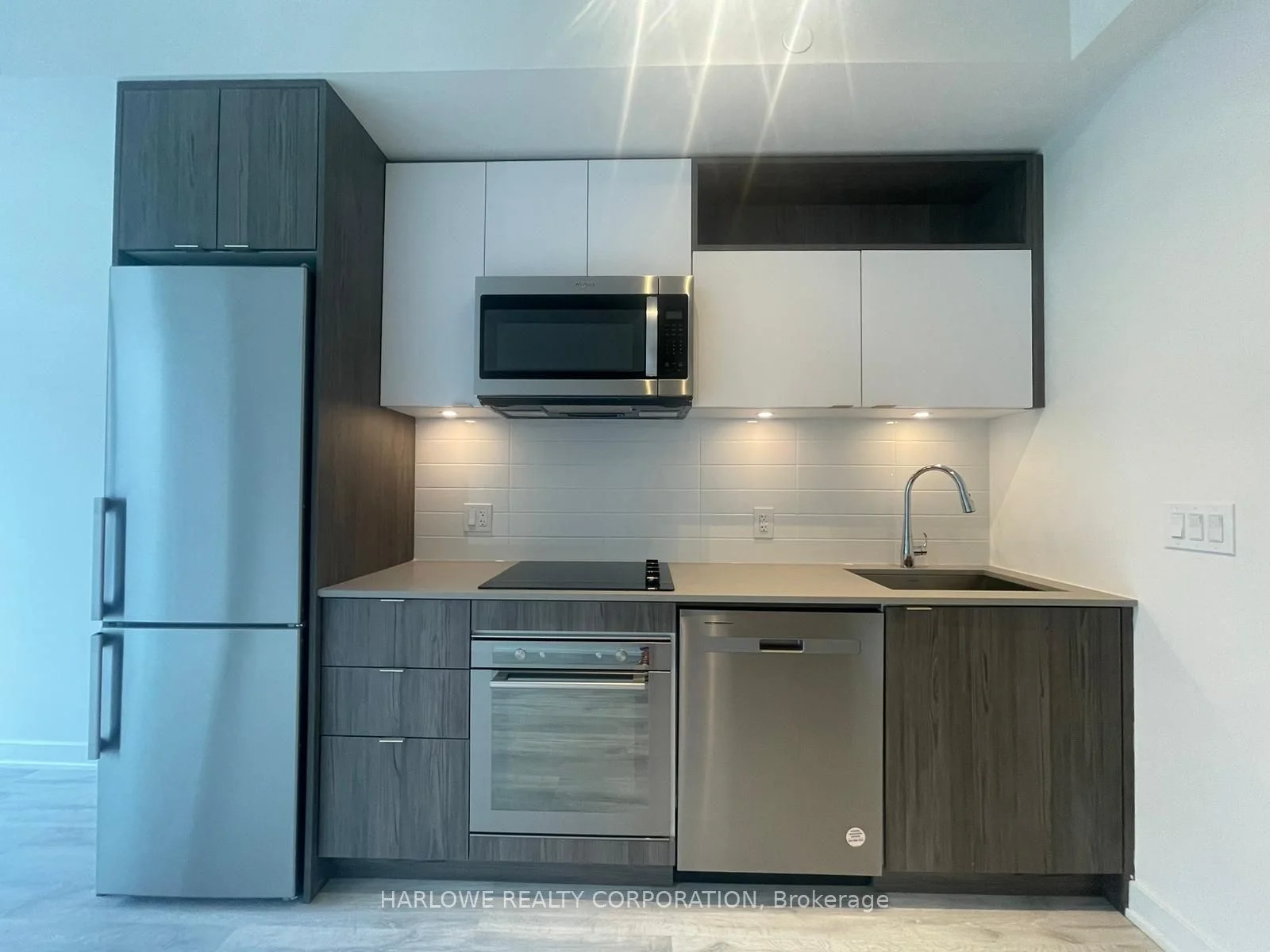 60 Princess Street 613 Se, Toronto C08, On M5a 2c7