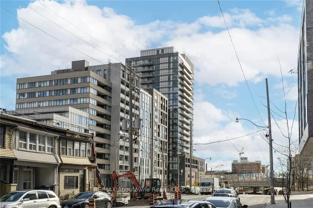 20 Minowan Miikan Lane 1106, Toronto C01, On M6j 0e5