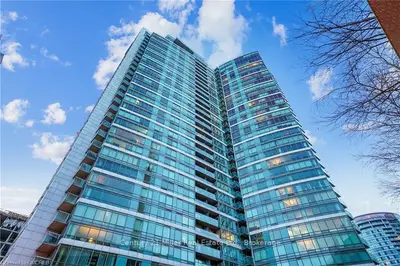 81 NAVY WHARF Court 815, Toronto C01, ON M5V 3S2