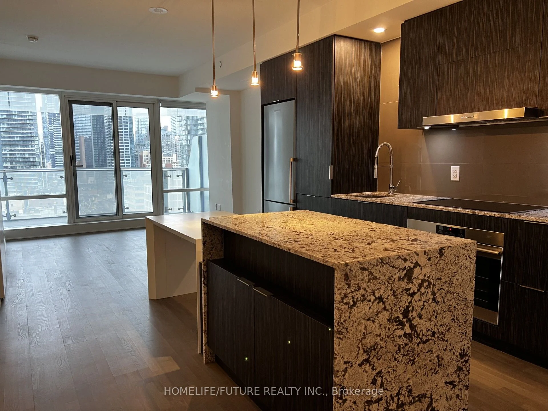1 Bloor Street E 905, Toronto C08, On M4w 1a9