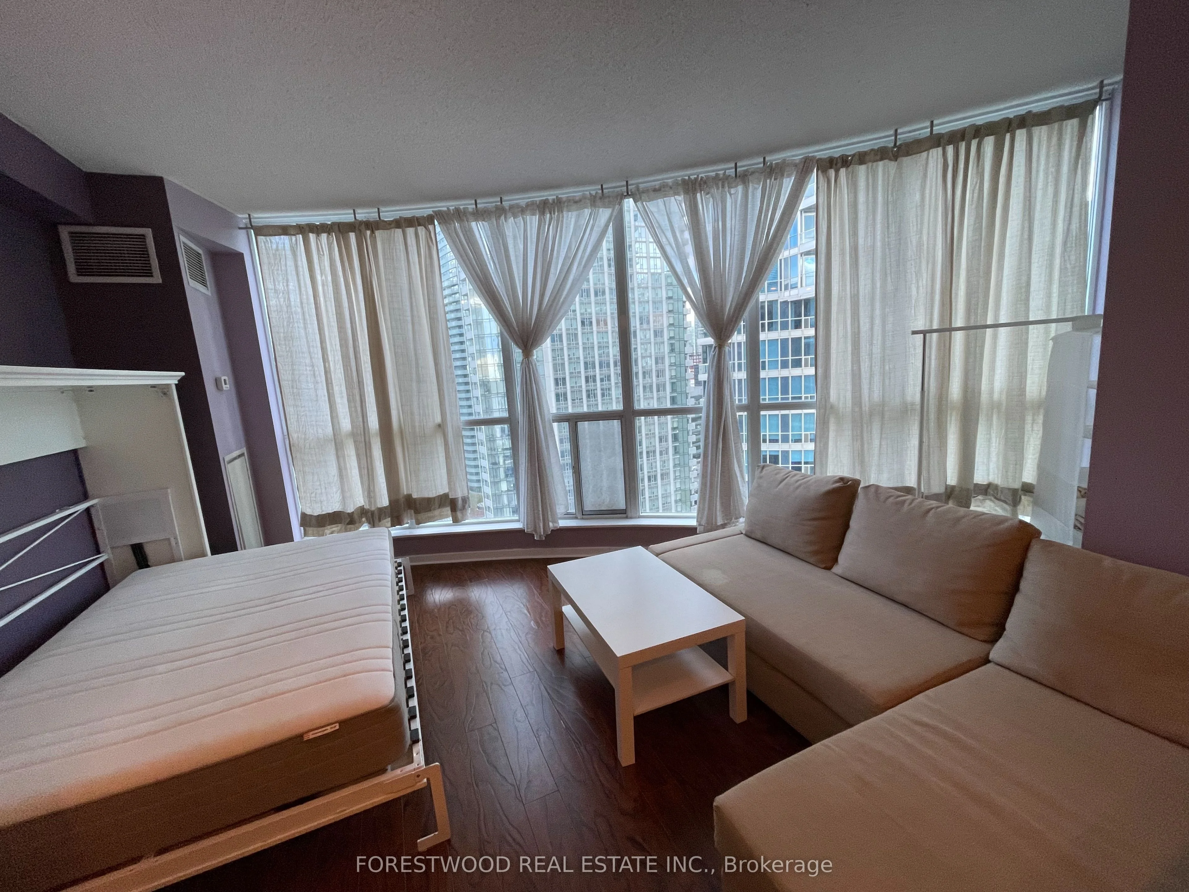 208 Queens Quay Way W 2201, Toronto C01, ON M5J 2Y5